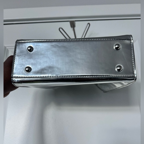 House of Rehab silver chrome box purse - Picture 4 of 6